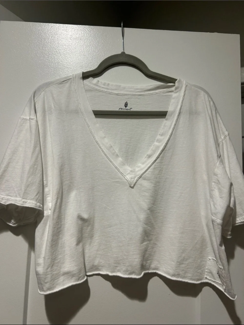 Free People White V-Neck Cropped Tee